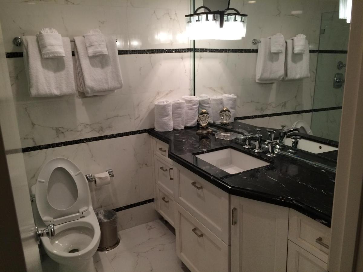 Signature Two-Bedroom 1 King + 2 Twin Beds at Alexander by Design Suites