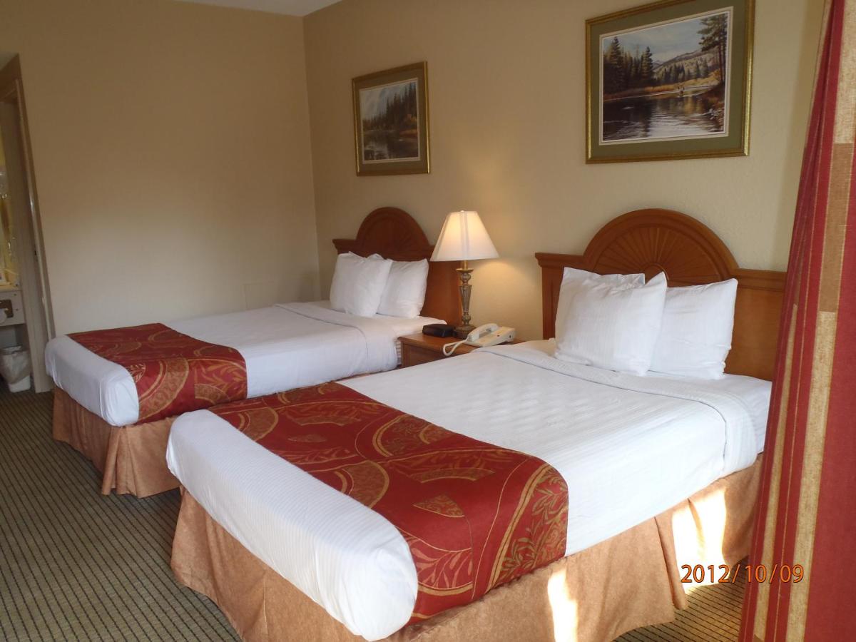 Queen Room with Two Queen Beds - Non-Smoking at Days Inn by Wyndham Alexander City