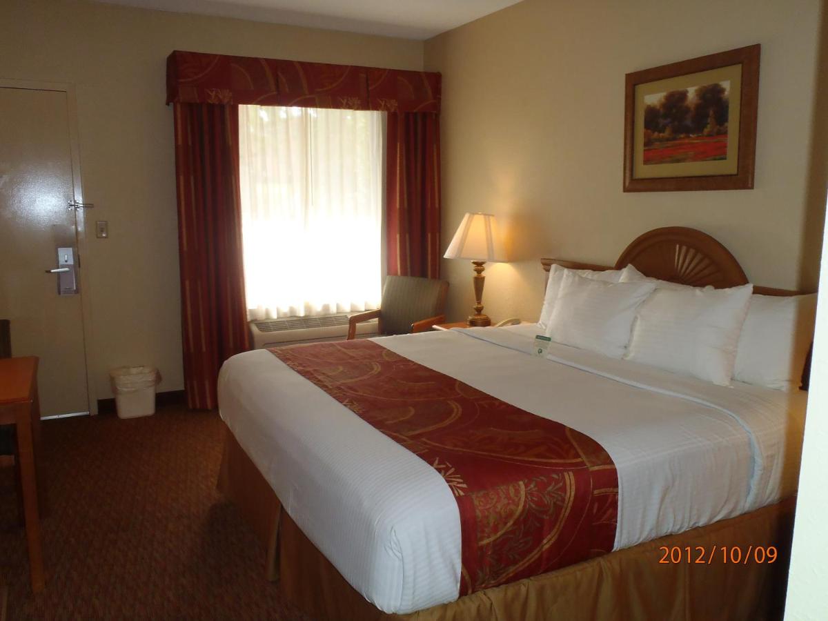 King Room - Smoking  at Days Inn by Wyndham Alexander City