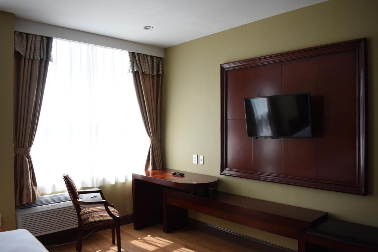 King Room at Queens Hotel