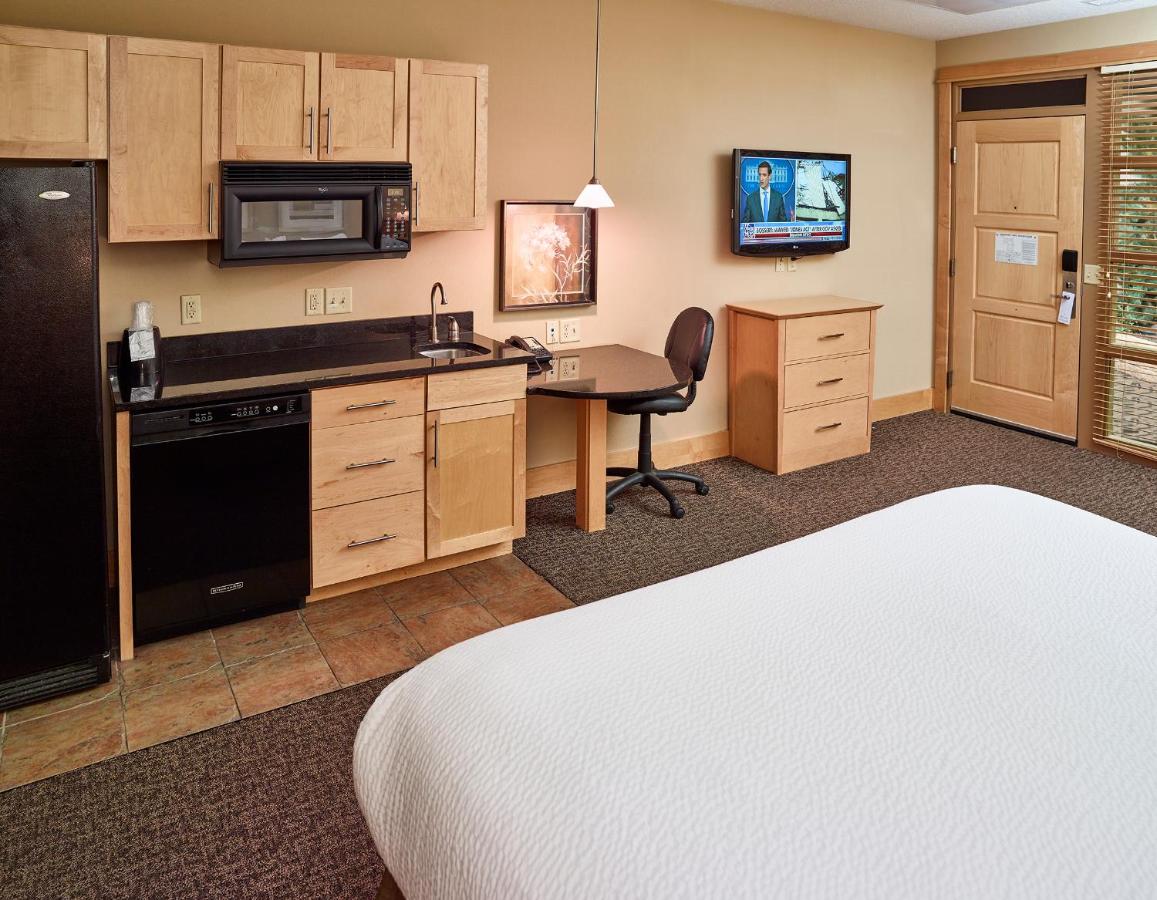 Executive King Room - Non-Smoking at LivINN Hotel Minneapolis North / Fridley