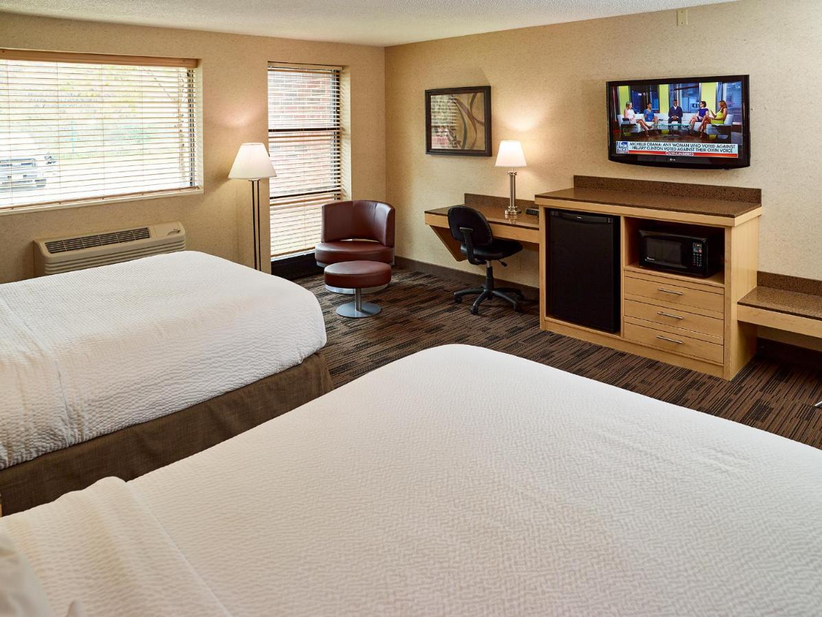 Economy Double Queen at LivINN Hotel Minneapolis North / Fridley