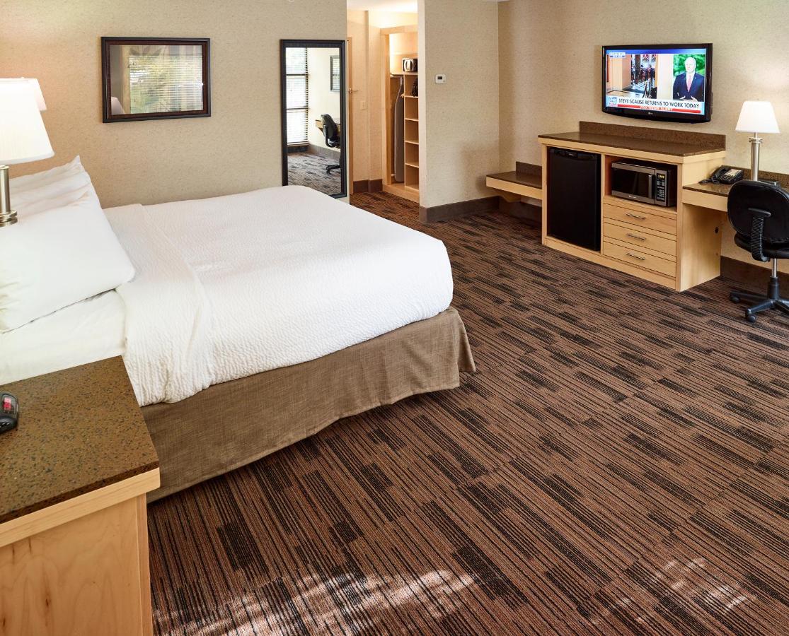 King Room - Non-Smoking at LivINN Hotel Minneapolis North / Fridley