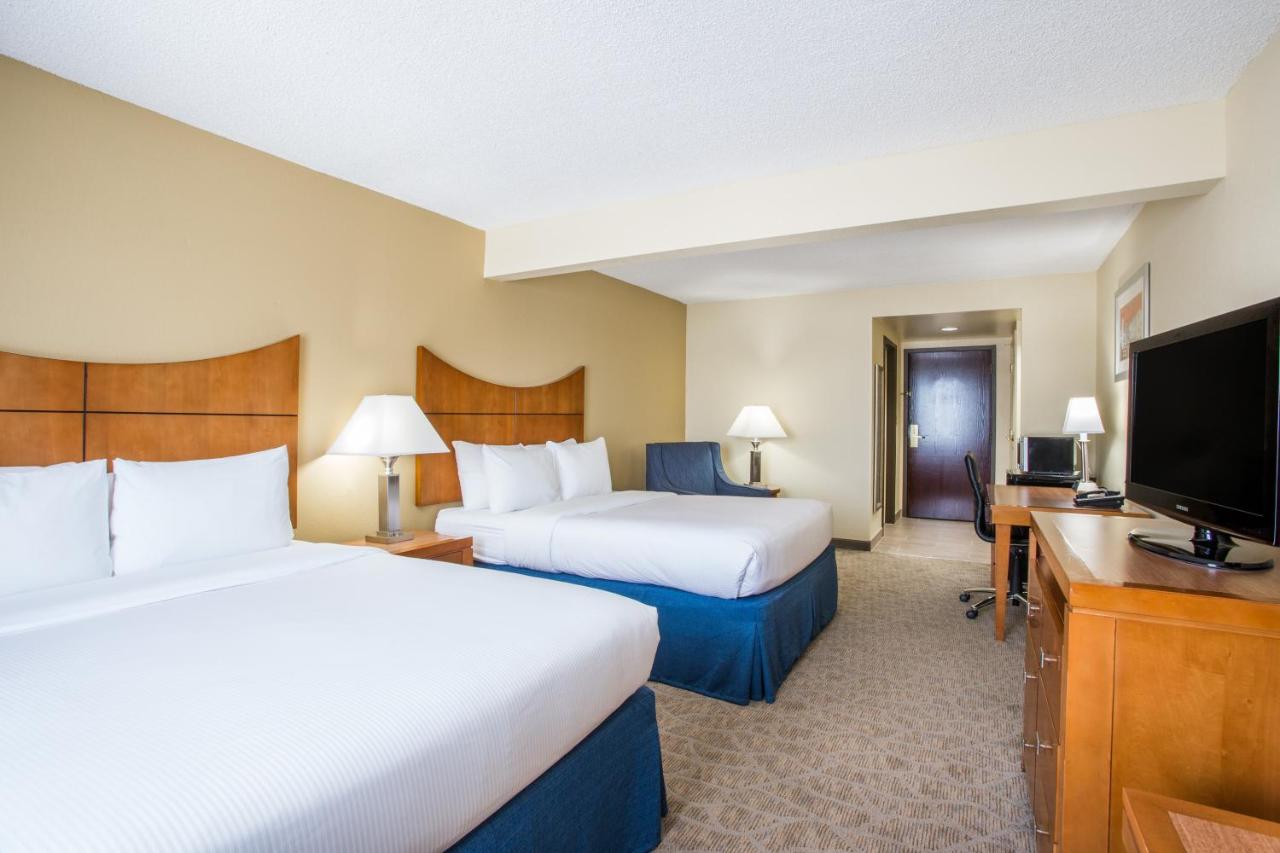 Queen Room with Two Queen Beds - Non-Smoking at Wingate by Wyndham Convention Ctr Closest Universal Orlando