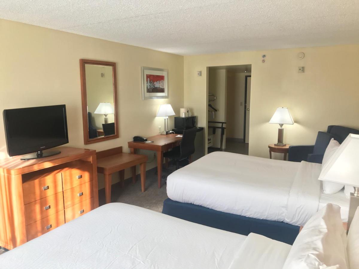Queen Room with Two Queen Beds - Mobility Accessible/Non-Smoking at Wingate by Wyndham Convention Ctr Closest Universal Orlando
