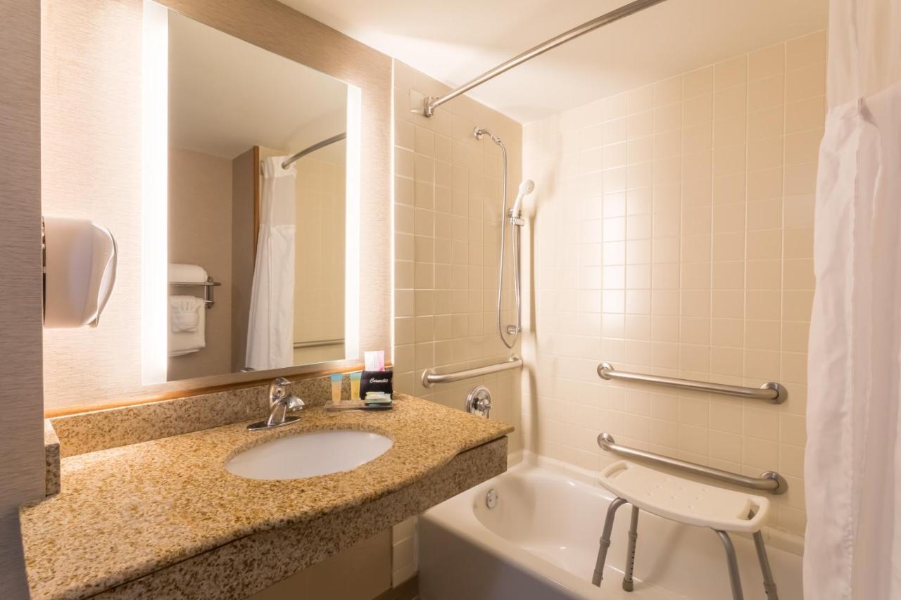 King Room with Mobility/Hearing Impaired Access - Non-Smoking at Wingate by Wyndham Convention Ctr Closest Universal Orlando