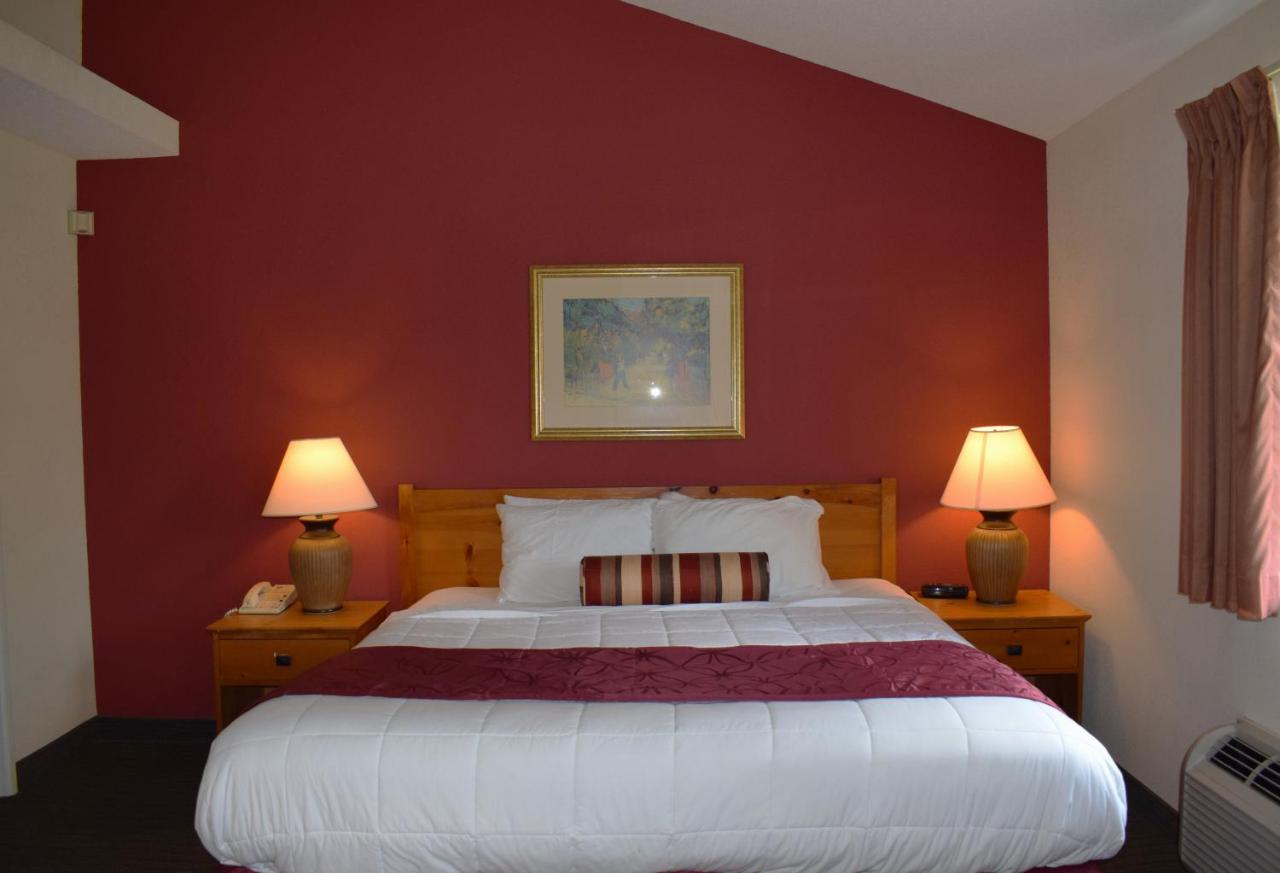King Room - Mobility Access/Non-Smoking at Baymont by Wyndham Wichita East