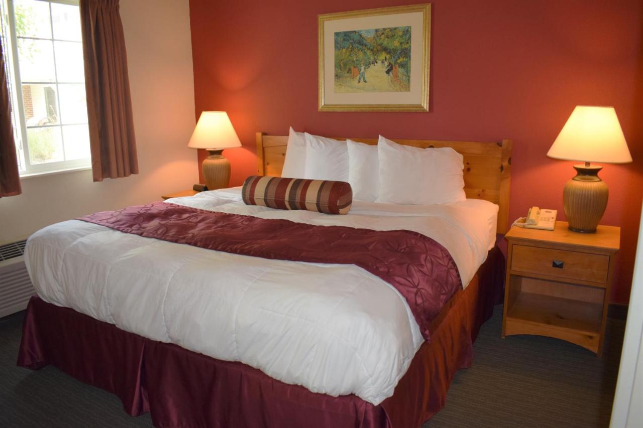 King Suite - Non-Smoking at Baymont by Wyndham Wichita East