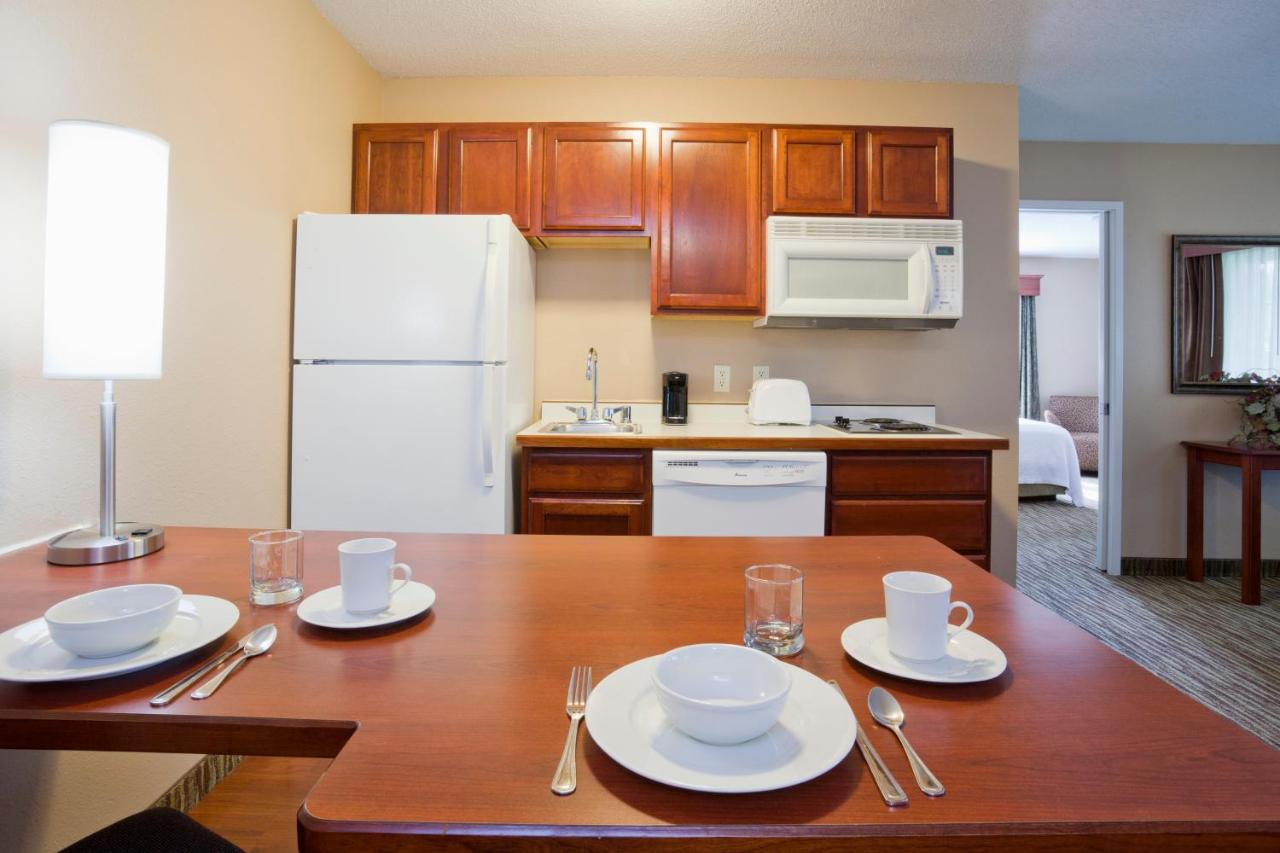 Deluxe Queen Suite at GrandStay Residential Suites - Eau Claire