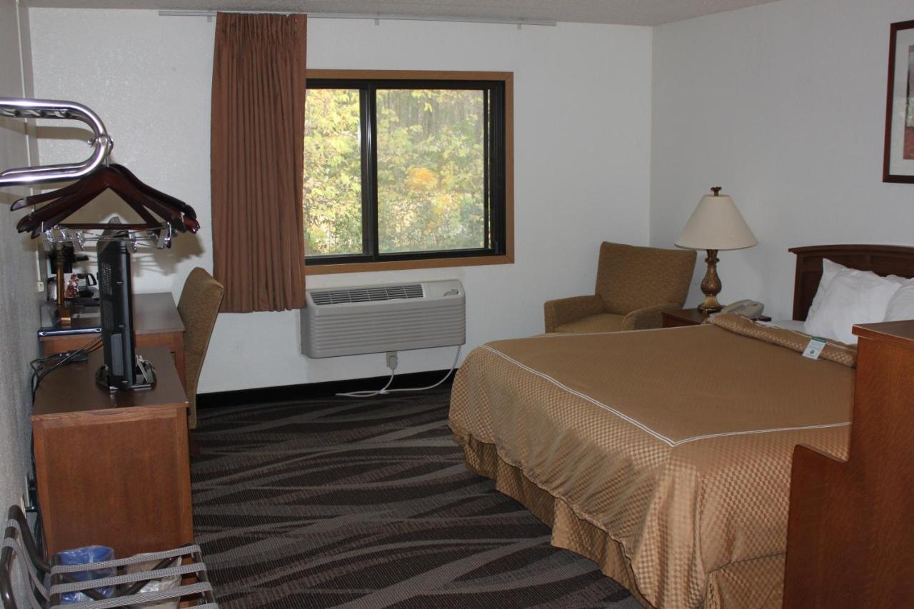 King Room - Non-Smoking at Boarders Inn & Suites by Cobblestone Hotels - Ripon