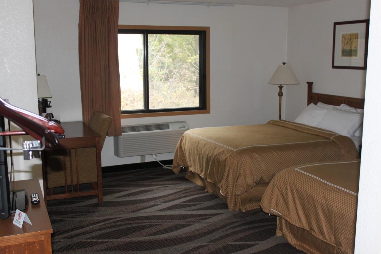 Queen Room with Two Queen Beds - Non-Smoking at Boarders Inn & Suites by Cobblestone Hotels - Ripon