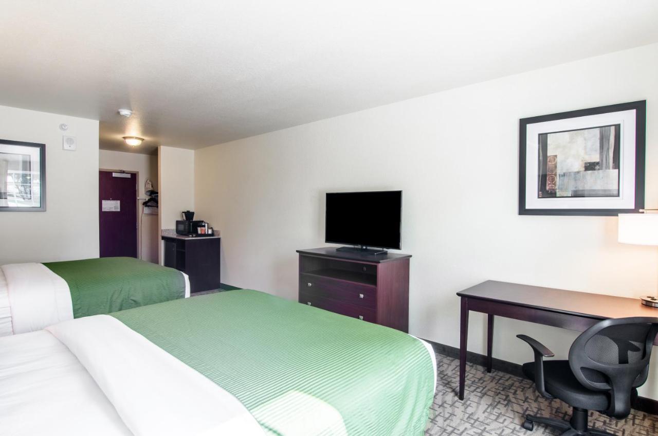 Standard Queen Room with Two Queen Beds at Cobblestone Inn & Suites - Guernsey