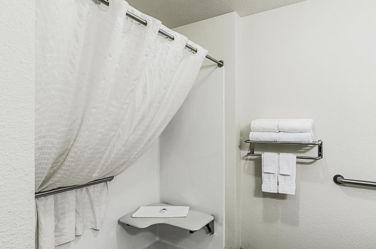 Family Room - Disability Access at Cobblestone Inn & Suites - Guernsey