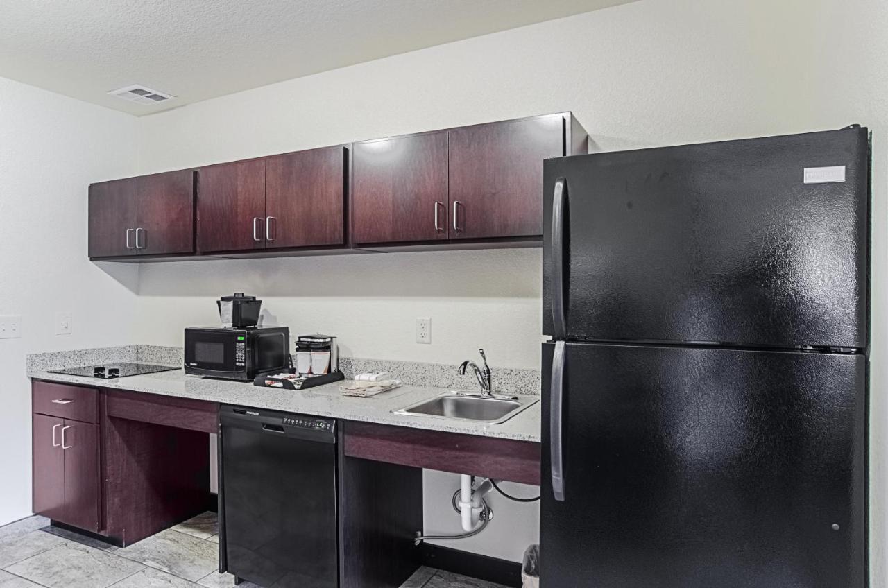 Family Room - Disability Access at Cobblestone Inn & Suites - Guernsey