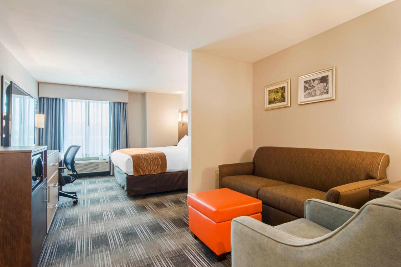 King Suite with Sofa Bed - Disability Access/Non-Smoking at Comfort Inn & Suites East Ellijay