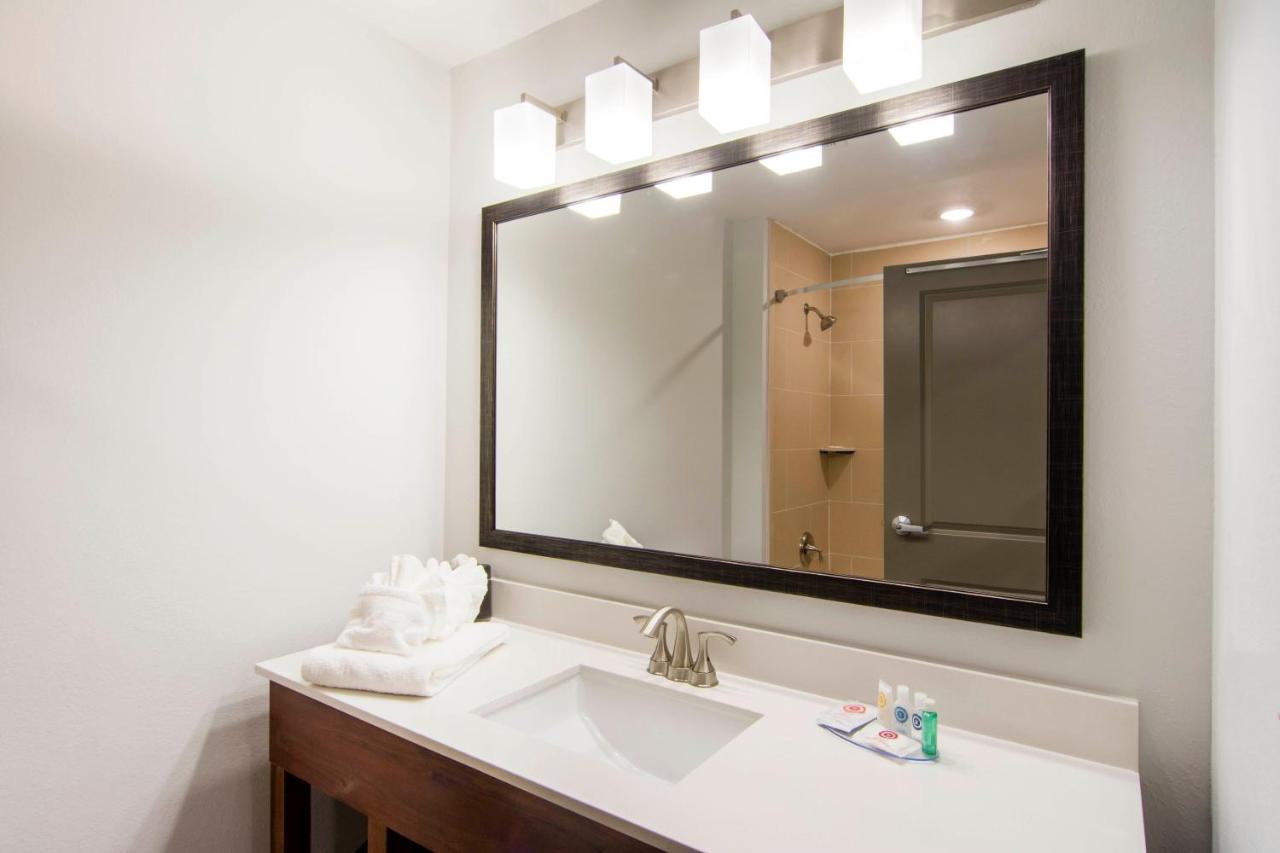 King Room - Accessible/Non-Smoking at Comfort Inn & Suites East Ellijay