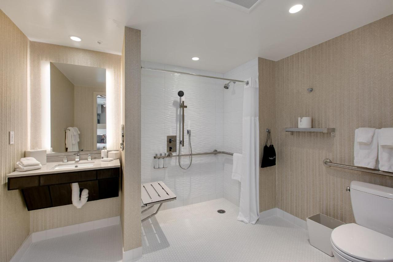 Deluxe Queen Accessible at Hotel Zoe Fisherman's Wharf