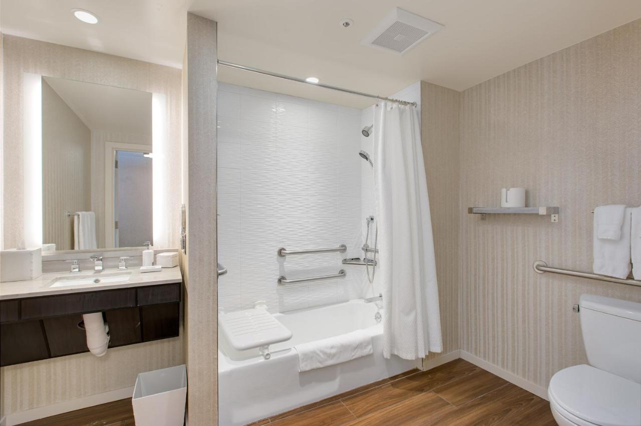 Deluxe King Accessible at Hotel Zoe Fisherman's Wharf