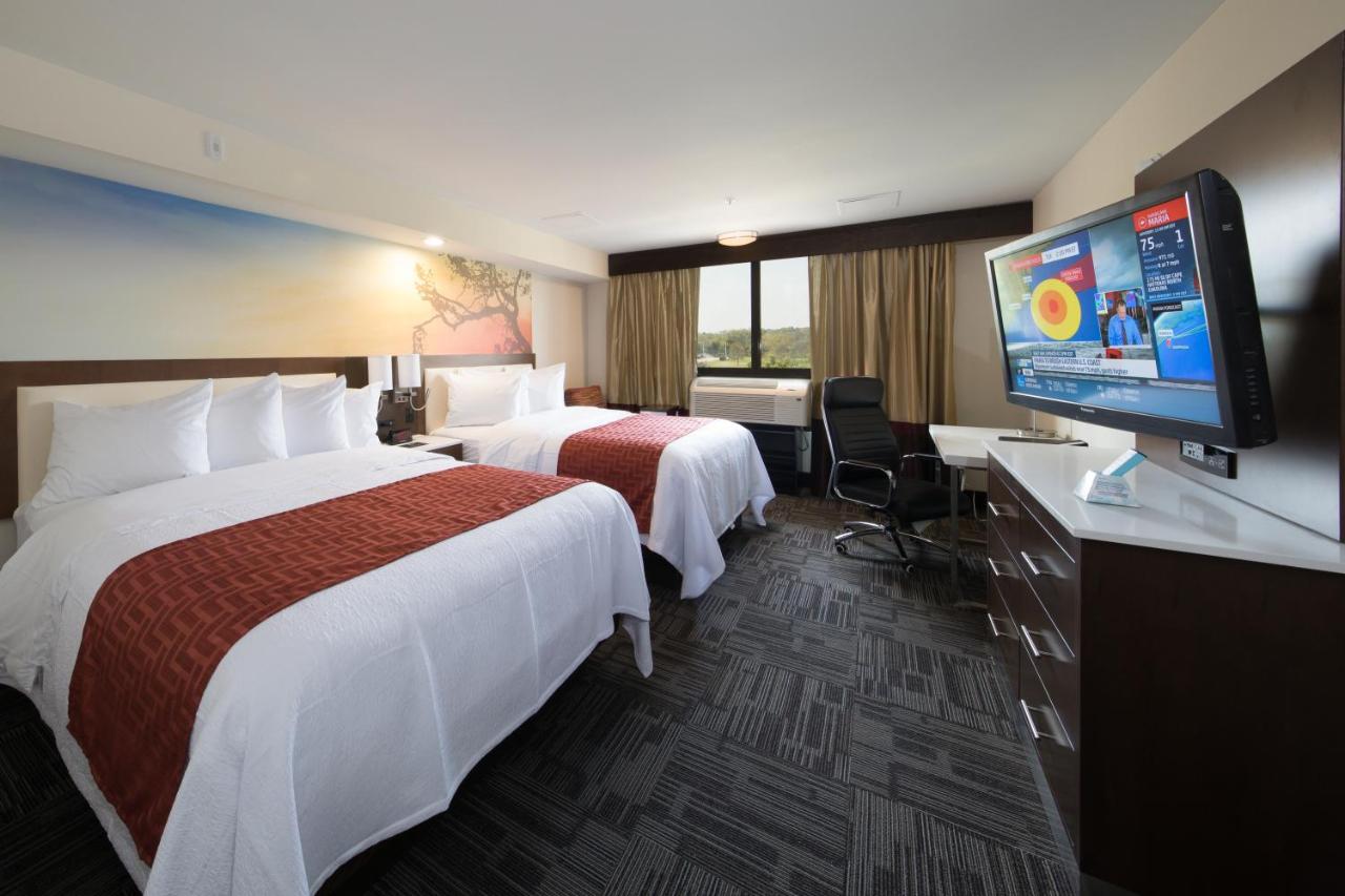 Standard Queen Room with Two Queen Beds - Poolside/Non-Smoking at Holiday Inn Brookfield - ​​Milwaukee by IHG