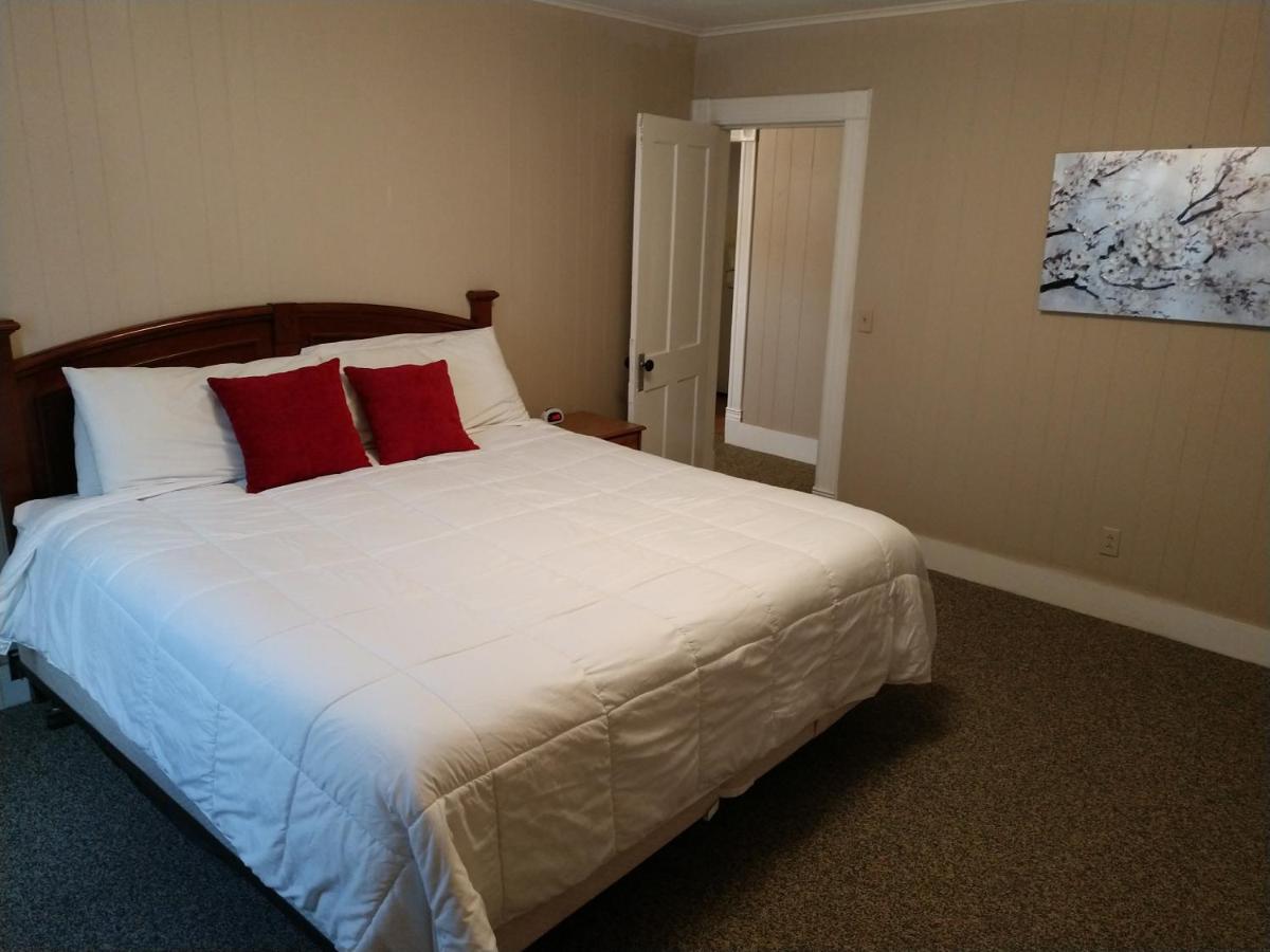 One-Bedroom Apartment at Hotel Wayne