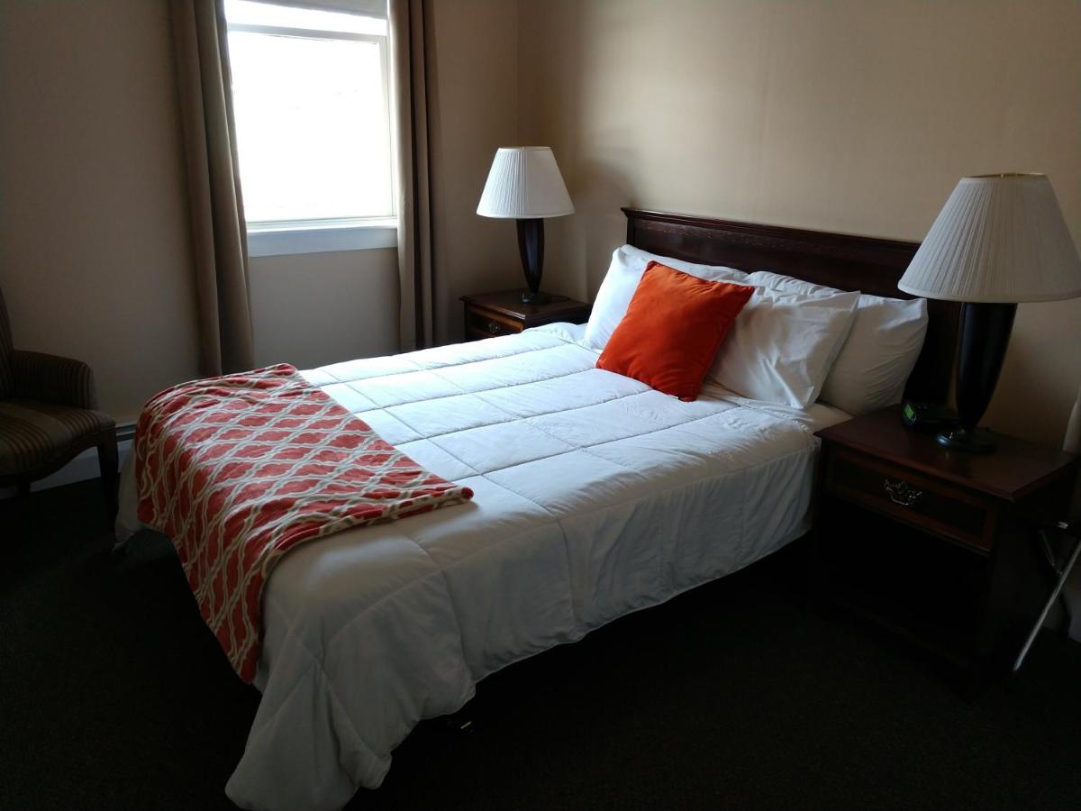 Deluxe Two-Bedroom Suite at Hotel Wayne