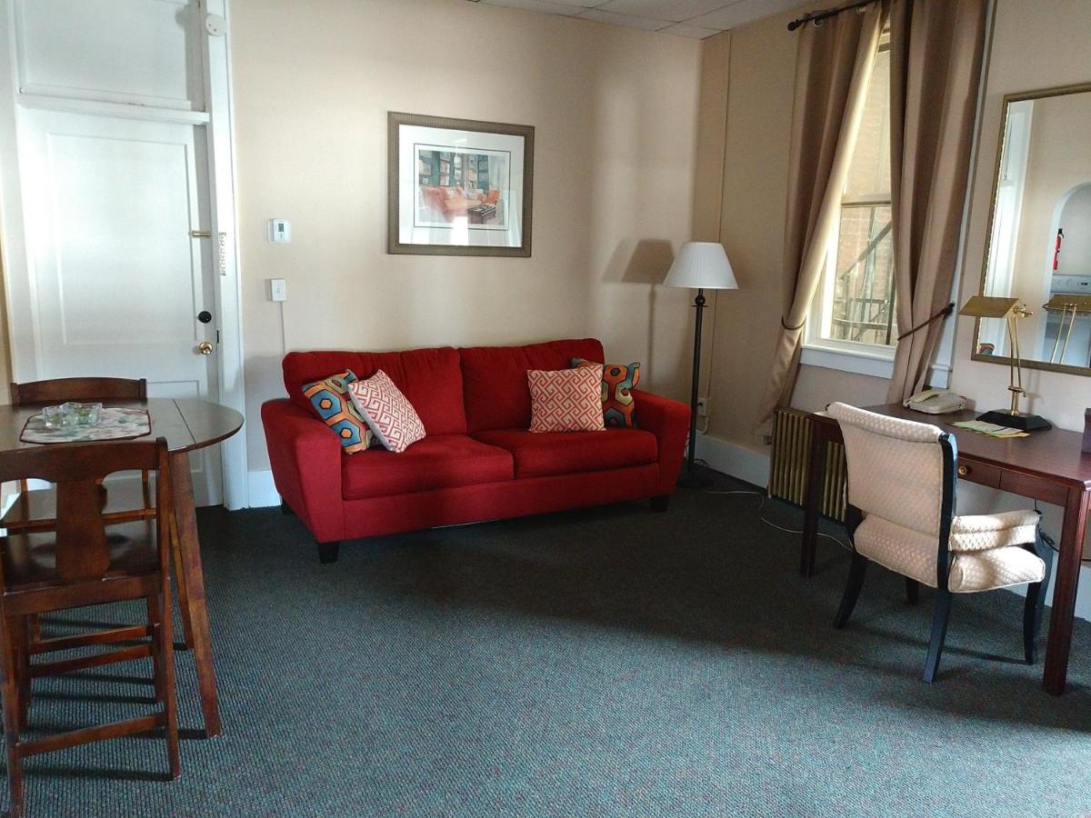 Deluxe Two-Bedroom Suite at Hotel Wayne