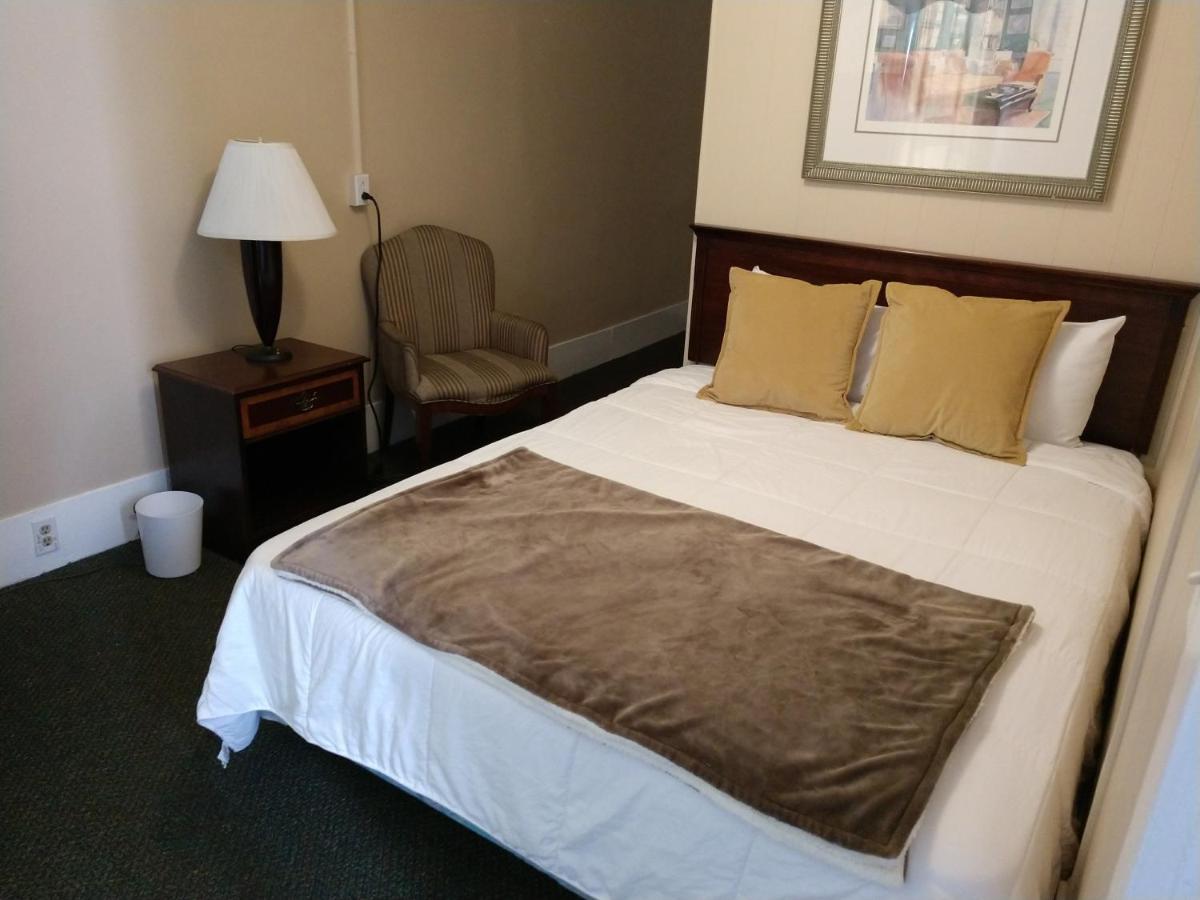 Two-Bedroom Suite at Hotel Wayne
