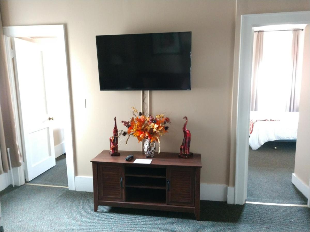 Deluxe Two-Bedroom Suite at Hotel Wayne