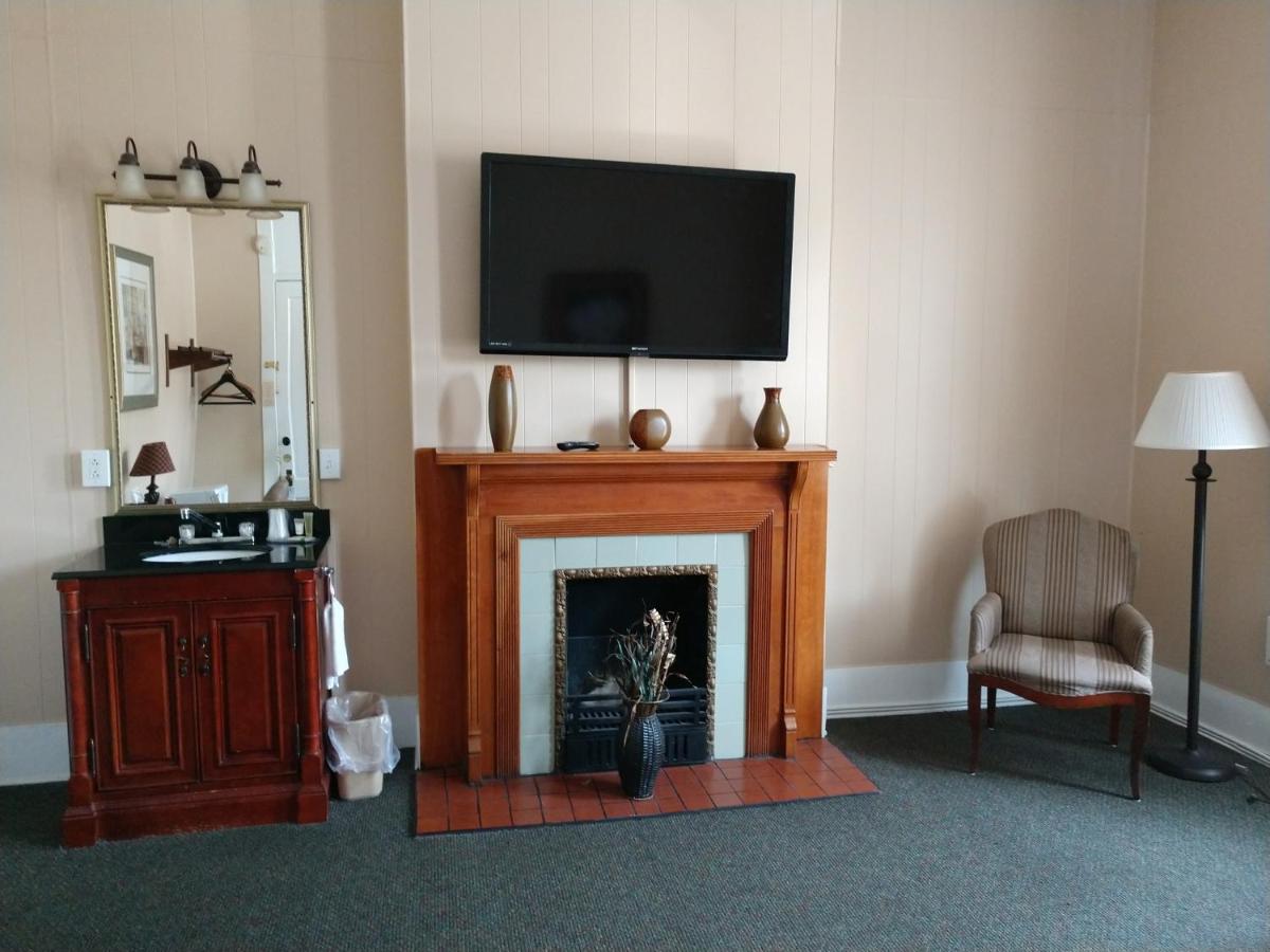 Single Room with Bathroom at Hotel Wayne