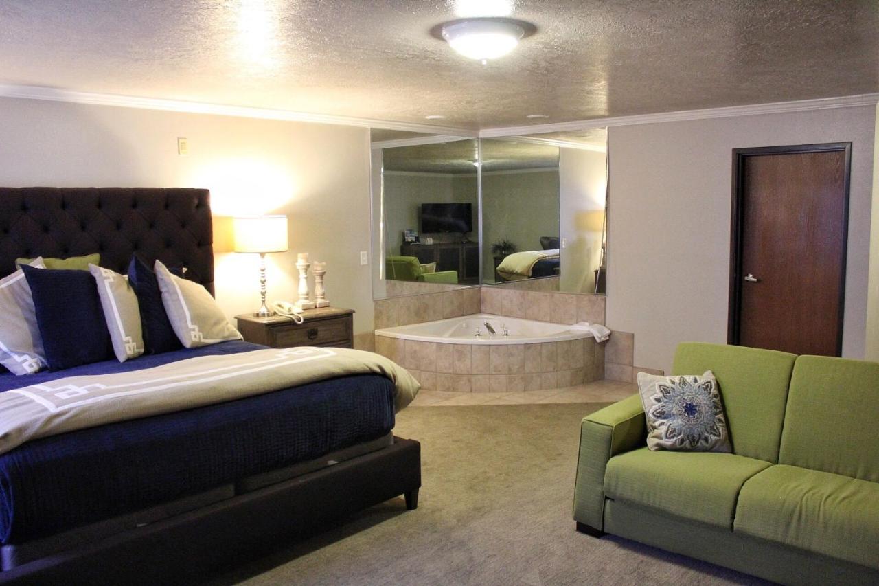 Deluxe King Room at Scipio Hotel