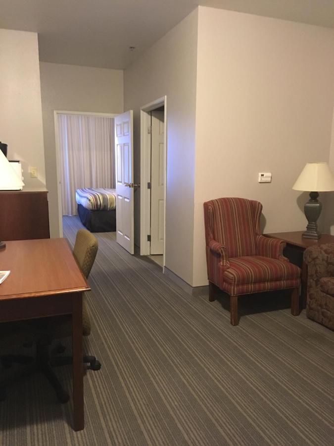 One-Bedroom King Suite - Non-Smoking at Country Inn & Suites by Radisson, Chambersburg, PA