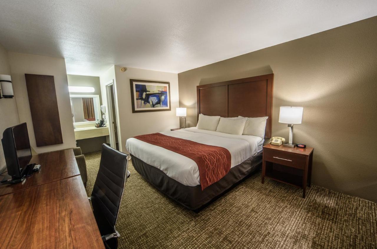 King Room - Disability Access at Richland Inn Lawrenceburg