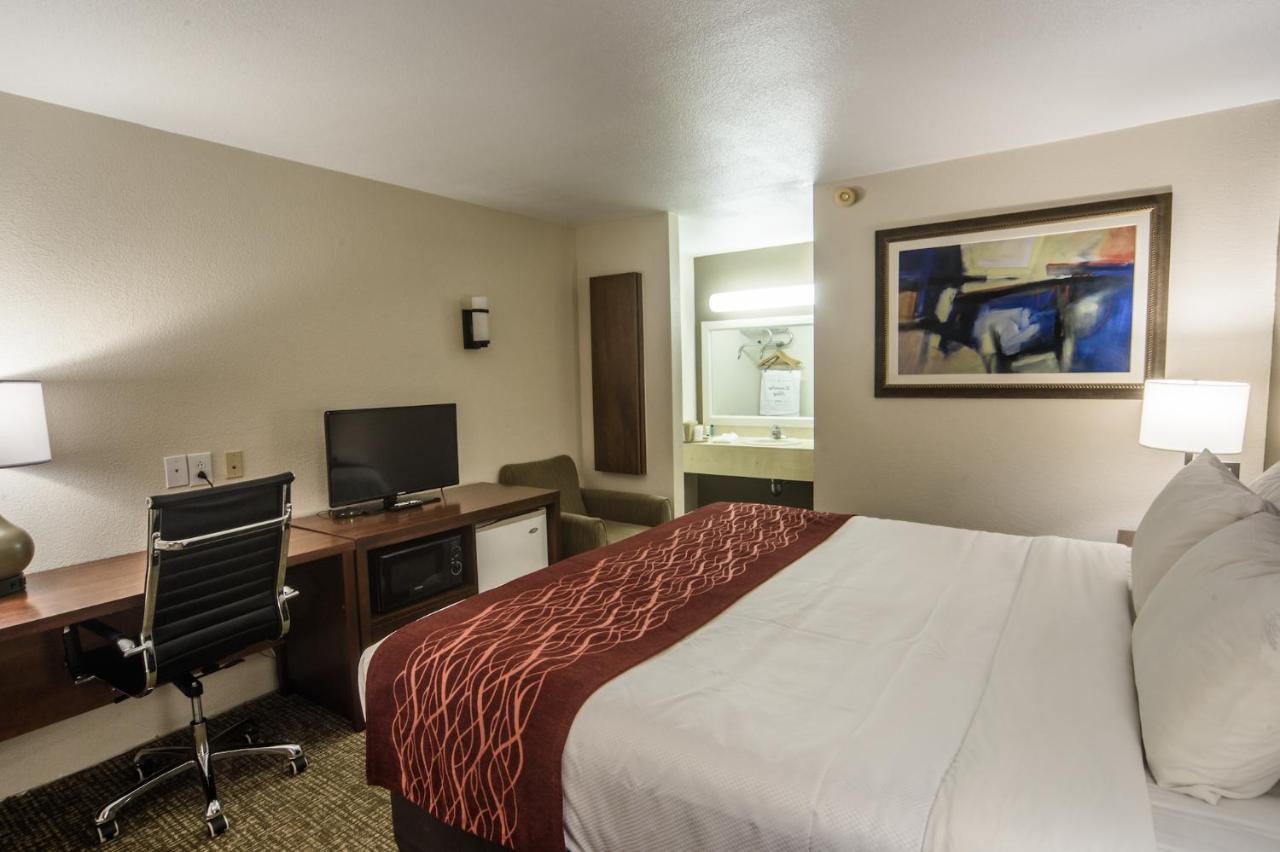 King Room at Richland Inn Lawrenceburg