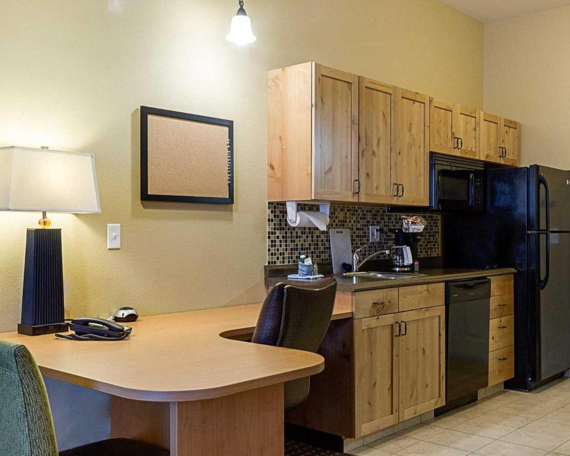 King Suite - Non-Smoking at MainStay Suites Williston