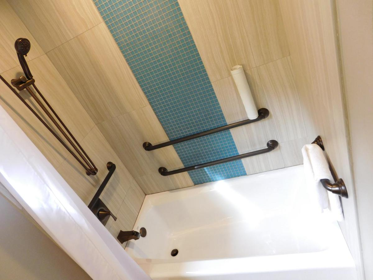 King Room - Disability Access at Wave Street Inn