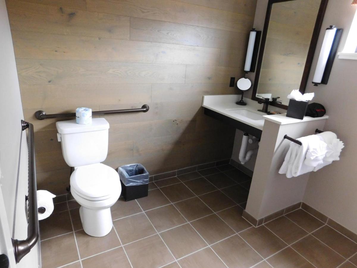 King Room - Disability Access at Wave Street Inn