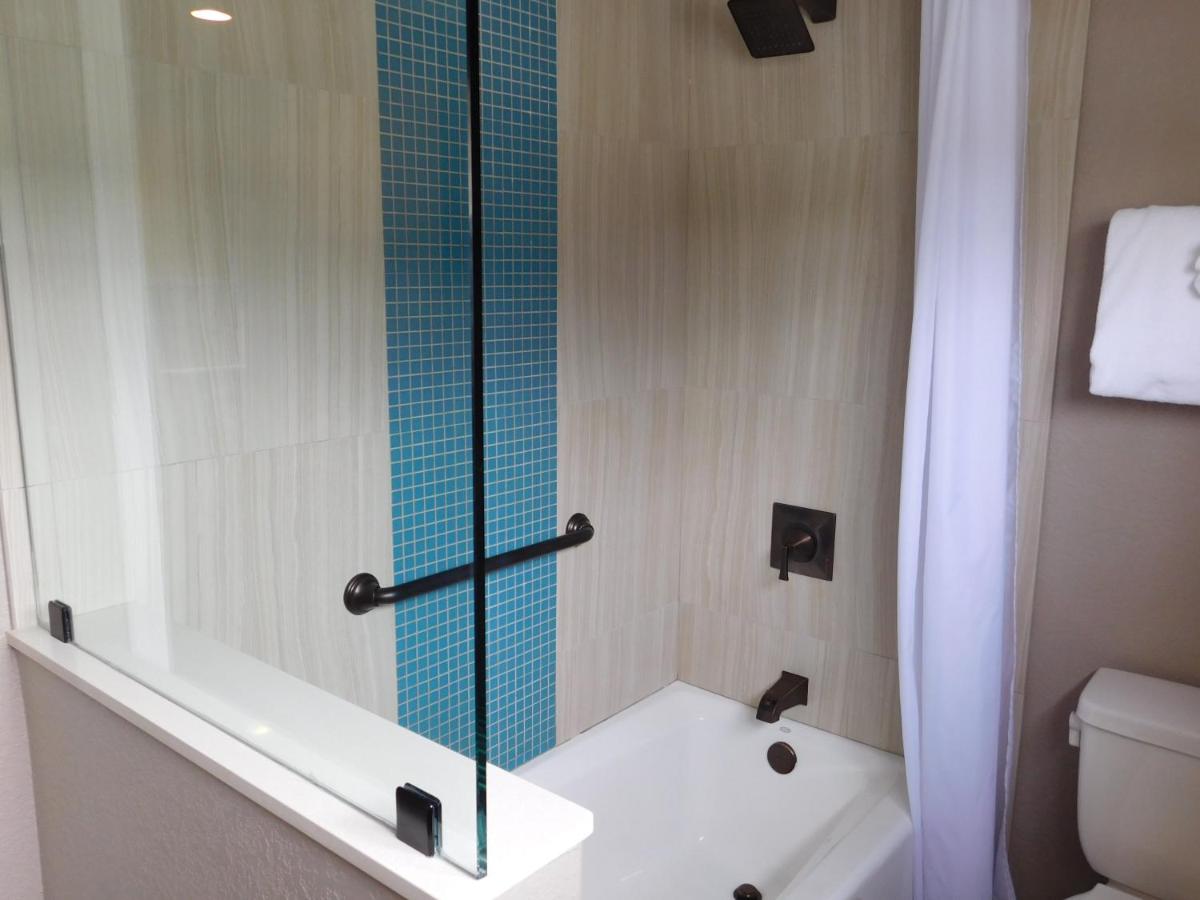 Family Suite at Wave Street Inn