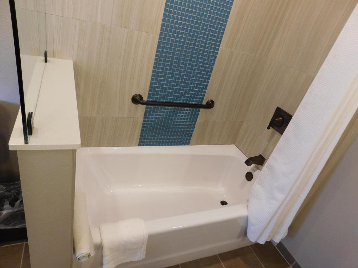 Family Suite at Wave Street Inn
