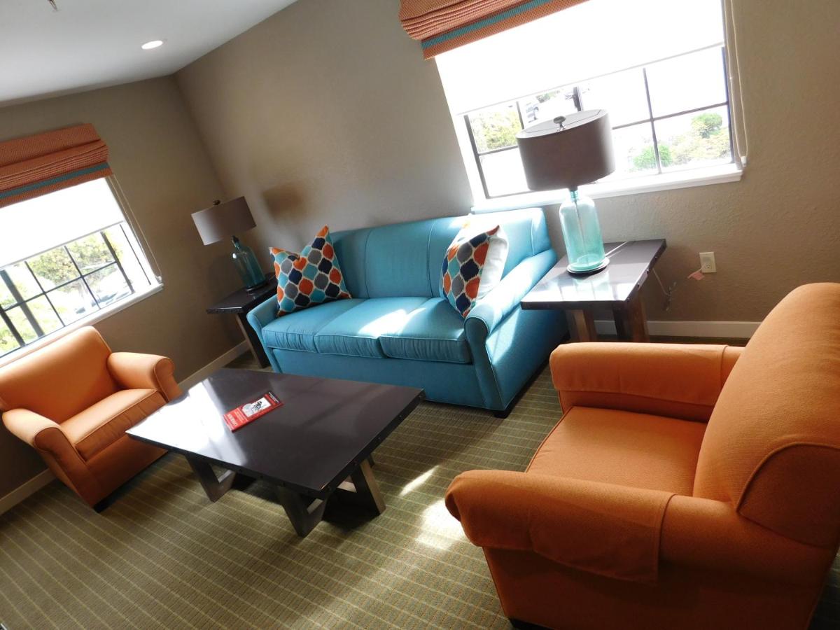 Queen Suite at Wave Street Inn