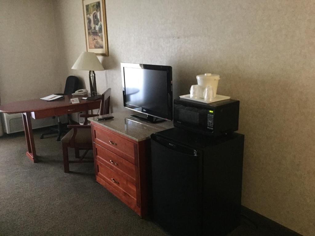 King Room with Pool View - Non Smoking at Quality Inn & Suites Albuquerque Midtown - University Area