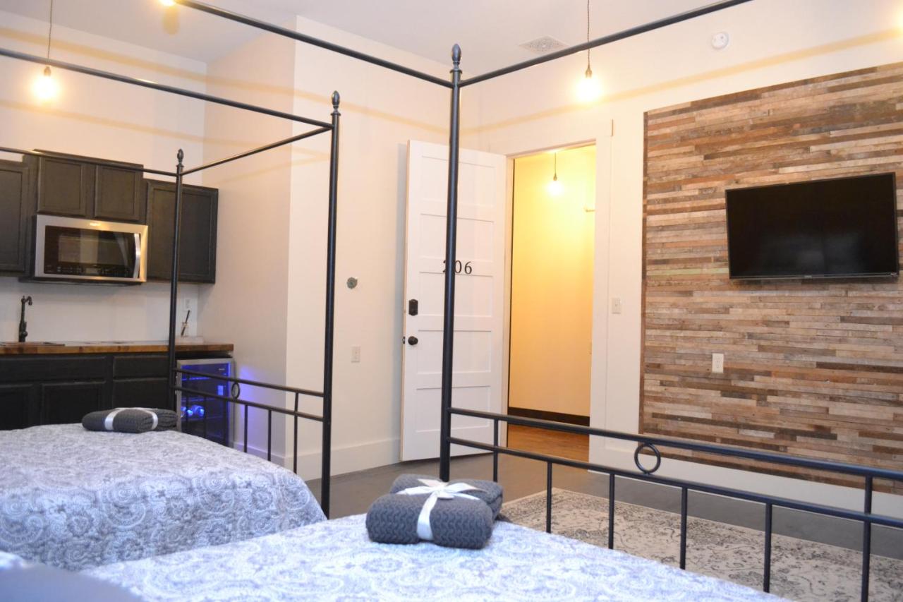 Deluxe Double Studio at Eighteen-Ninety Sleepover