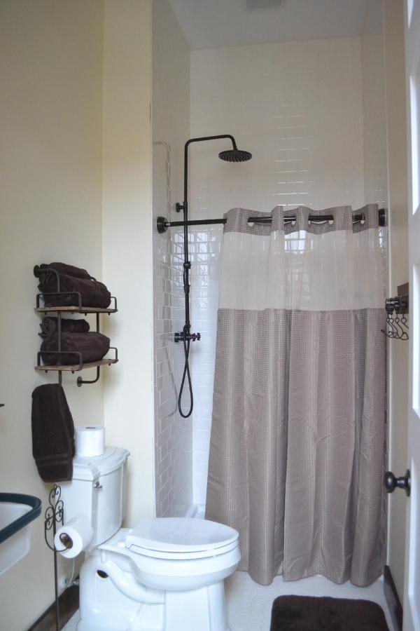 Deluxe King Studio at Eighteen-Ninety Sleepover