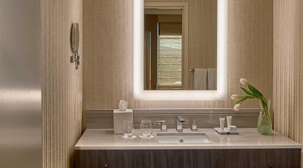 Signature Queen Suite at Hotel Zoe Fisherman's Wharf