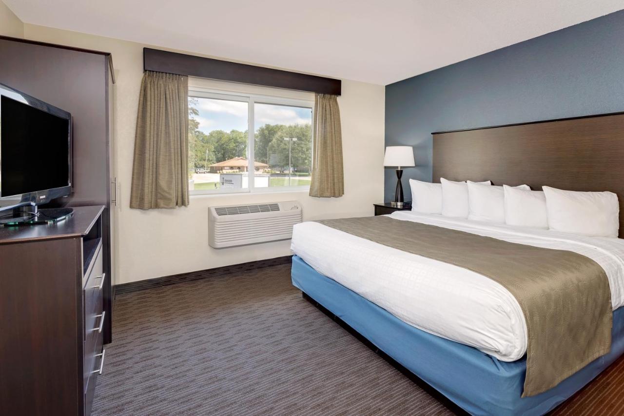 King Room - Non-Smoking at Baymont by Wyndham Owatonna