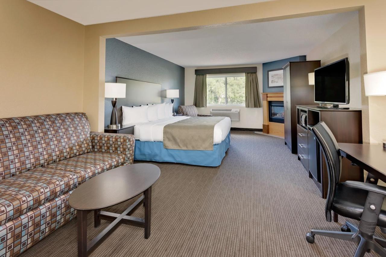One-Bedroom King Suite - Non-Smoking at Baymont by Wyndham Owatonna