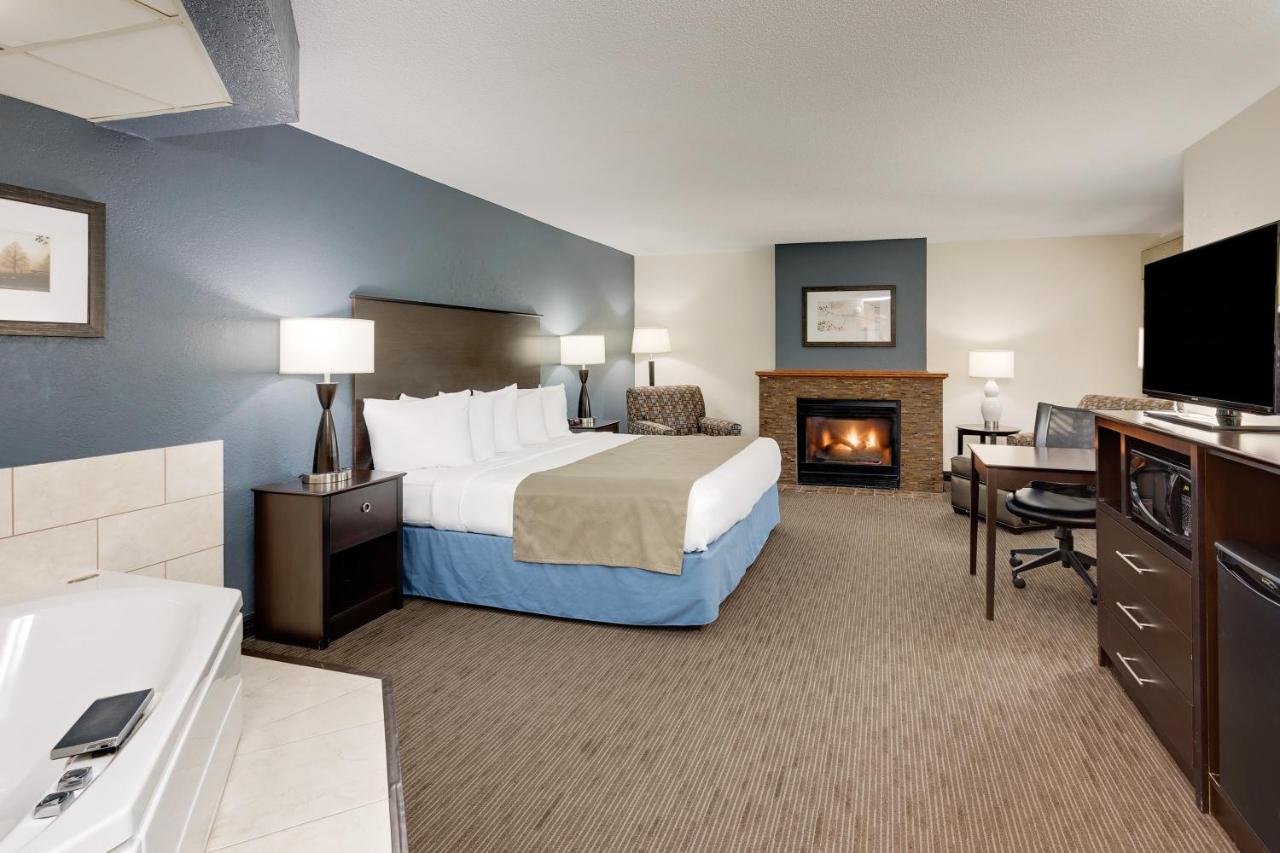 One-Bedroom King Suite - Non-Smoking at Baymont by Wyndham Owatonna