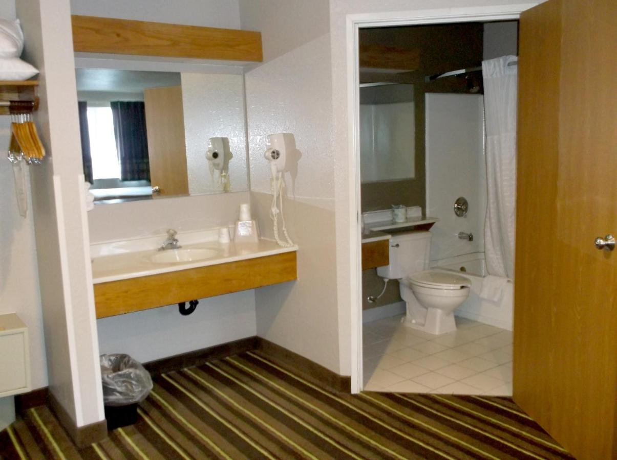 Deluxe King Studio Suite - Non-Smoking at Super 8 by Wyndham Brookings