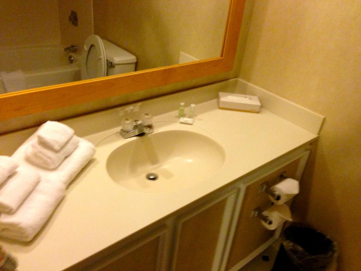 Superior King Suite at Avalon Hotel & Conference Center
