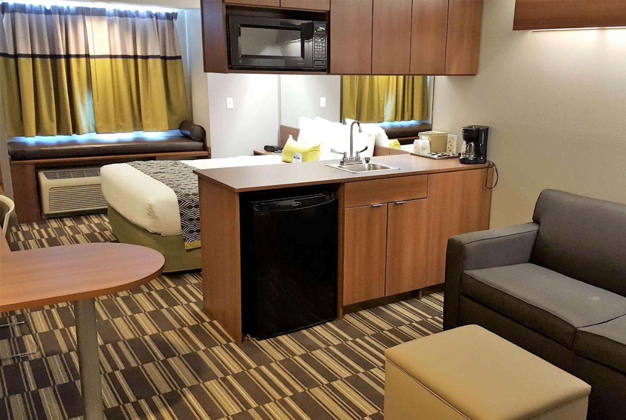 Queen Studio Suite - Non-Smoking at Microtel Inn & Suites by Wyndham Bellevue/Omaha