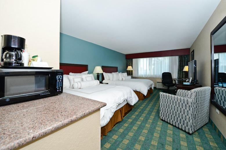Queen Room with Two Queen Beds - Non-Smoking at Causeway Bay Hotel
